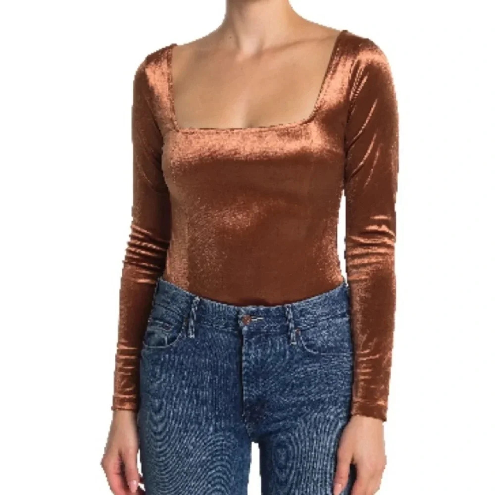 NWT Lulus square-neck satin bodysuit. Long sleeves, amber rust brown. Sz small.